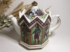 Théière porcelaine anglaise THE CIVIL WAR - KING & PARLIAMENT - SADLER