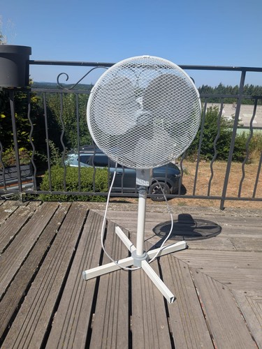 Ventilateur sur pied blanc