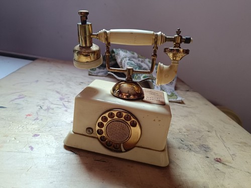 Ancien jouet téléphone - jouet,