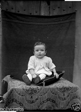 Portrait enfant bébé assis