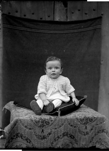Portrait enfant bébé assis