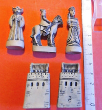 * 1 LOT 5 FÈVES  GEANTES -  LES  ECHECS CHINOIS -  ..Ref.  KD 124