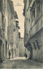 ALPES DE HAUTE PROVENCE  RIEZ  la grande rue