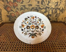 Plateau décoratif en marbre incrusté de pierres dures – motif floral