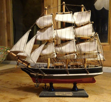 Ancienne maquette bateau ancien voilier peche Cutty Sark 4 mats caravelle L=25cm