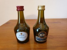 Deux mignonnettes vides de