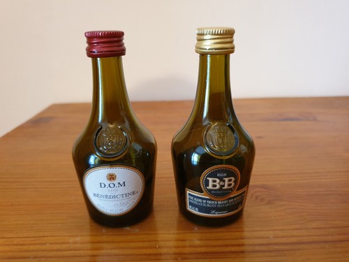 Deux mignonnettes vides - , de