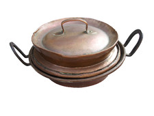 Ancien plat en cuivre avec couvercle