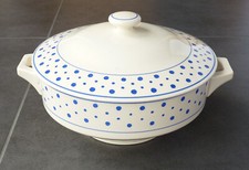 Soupière en faïence de Lunéville KG, modèle JOSIANE, décor pois bleus