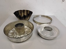 Lot De 4 Anciens Moules A Gateaux En Fer Blanc Et Alu