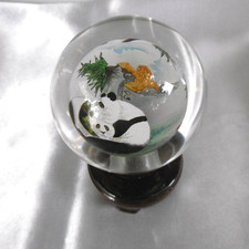 sulfure presse papier boule verre inclusion pandas socle bois signe henry 2005