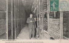 Pauillac, château Lafite, un coin des caves contenant 85 000 bouteilles