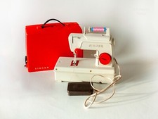 Machine à coudre pour enfants SINGER vintage des années 1970 dans une mallette r