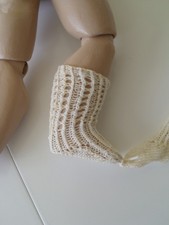 Poupée ancienne : chaussettes