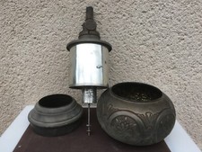 Pièces d'une grande lampe à