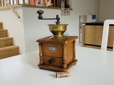 Charmant moulin à café