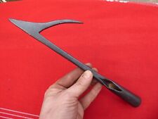 beau pic à foin en fer forgé outil ancien