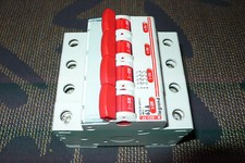 INTERRUPTEUR SECTIONNEUR TETRAPOLAIRE 63A LEGRAND 02377 TETRA. 4POLES 63AMPERES