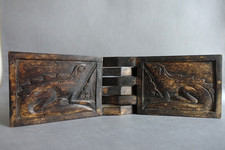 Lutrin porte livre pliable en bois à décor de 2 iguanes sculptés en bas-relief