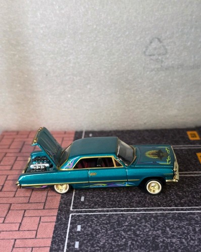 2000 revell lowriders diecast - lowriders,