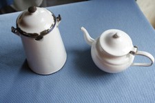 Pot à lait crème théière cafetière ancien en émail émaillé blanc