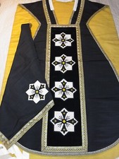 NOIRE/CHASUBLE ANCIENNE/BRODERIE AU POINT/PRETRE/XXé/no AUBE/CASULA/CASSEL/MESSE