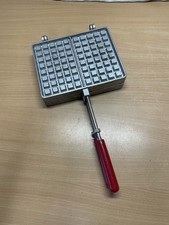 Ancien Gaufrier En Aluminium 