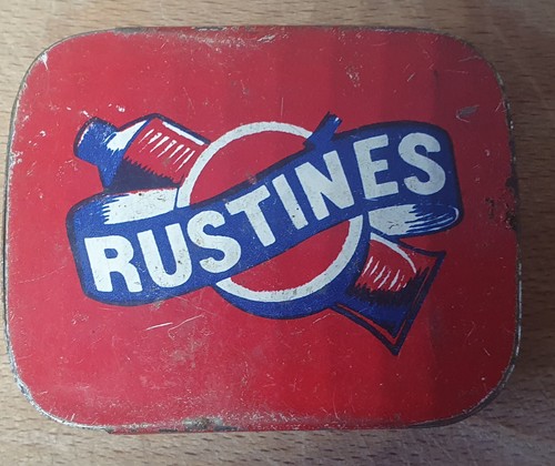 Petite ancienne boîte pour