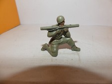 FIGURINE MILITAIRE AMERICAIN GENOU A TERRE LANCE ROQUETTE (1)