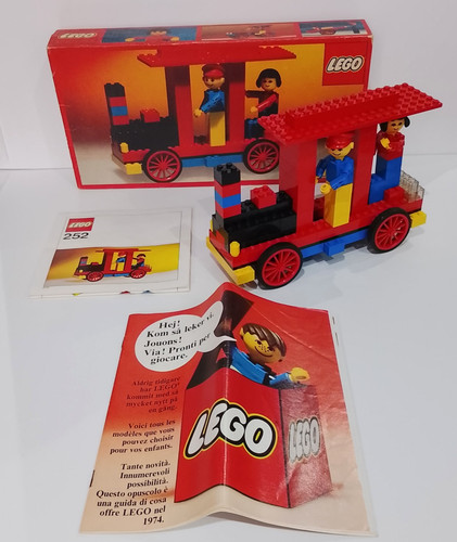 Lego homemaker 252 locomotive - lego,