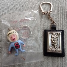 Anciens Porte Clés Publicitaires SINGER FINA St Christophe