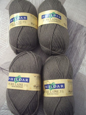 Lot de 4 pelotes de laine
