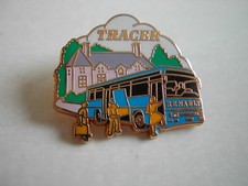 Pin's RENAULT TRACER Car bleu