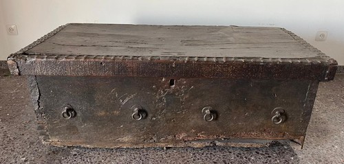 Coffre fort gothique ancien - coffre-fort,