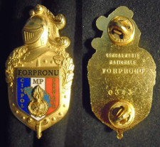 INSIGNE MILITAIRE – GENDARMERIE FORPRONU CIVPOL MP MONOBLOC DORÉ MATRICULÉ 343