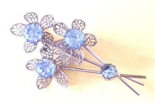 Broche ancienne couleur argent - couleur,