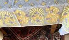 NAPPE CARRE DE LA MAISON BEAUVILLE A RIBEAUVILLE FLEURS JAUNES   