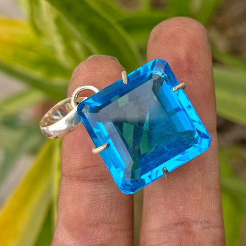 Pendentif topaze bleue
