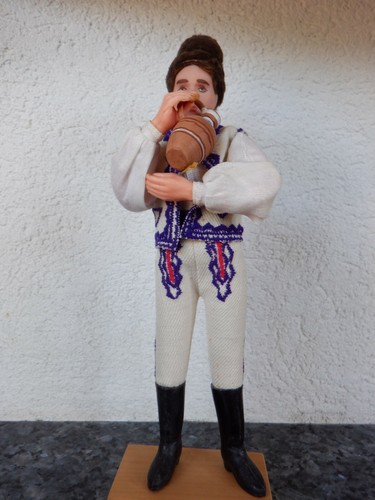 Poupee folklorique regionale - poupee,
