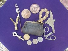 LOT BROCANTE  TABATIERE MEDAILLES  ECT ....