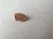 Pin's MUSIQUE - Les accordéonistes de l' A L Beaujeu (Accordéon)