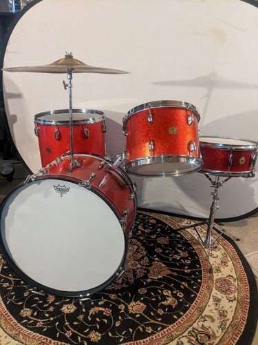 1960s gretsch round badge red - round, badge,