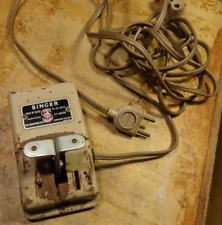 Pédale de machine a coudre