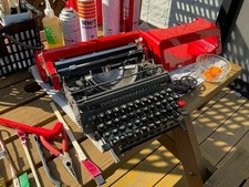 Machine à écrire Olivetti