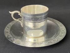 Tasse et sous-tasse en métal argenté décor gravé style Empire
