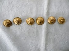 Lot 6 boutons dorés diam 25