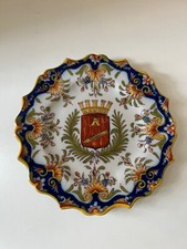 Assiette ancienne décor blason polylobé faïence Desvres