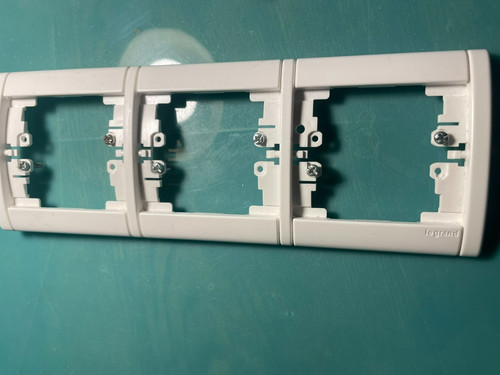 Plaque triple horizontale
