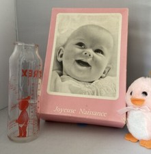 Ancien biberon Pyrex + Coffret joyeuse naissance nourrisson jeune mère maman