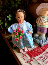 robe fleurie dans le bleu grand col corolle  poupee  et travaux marie francoi ,,